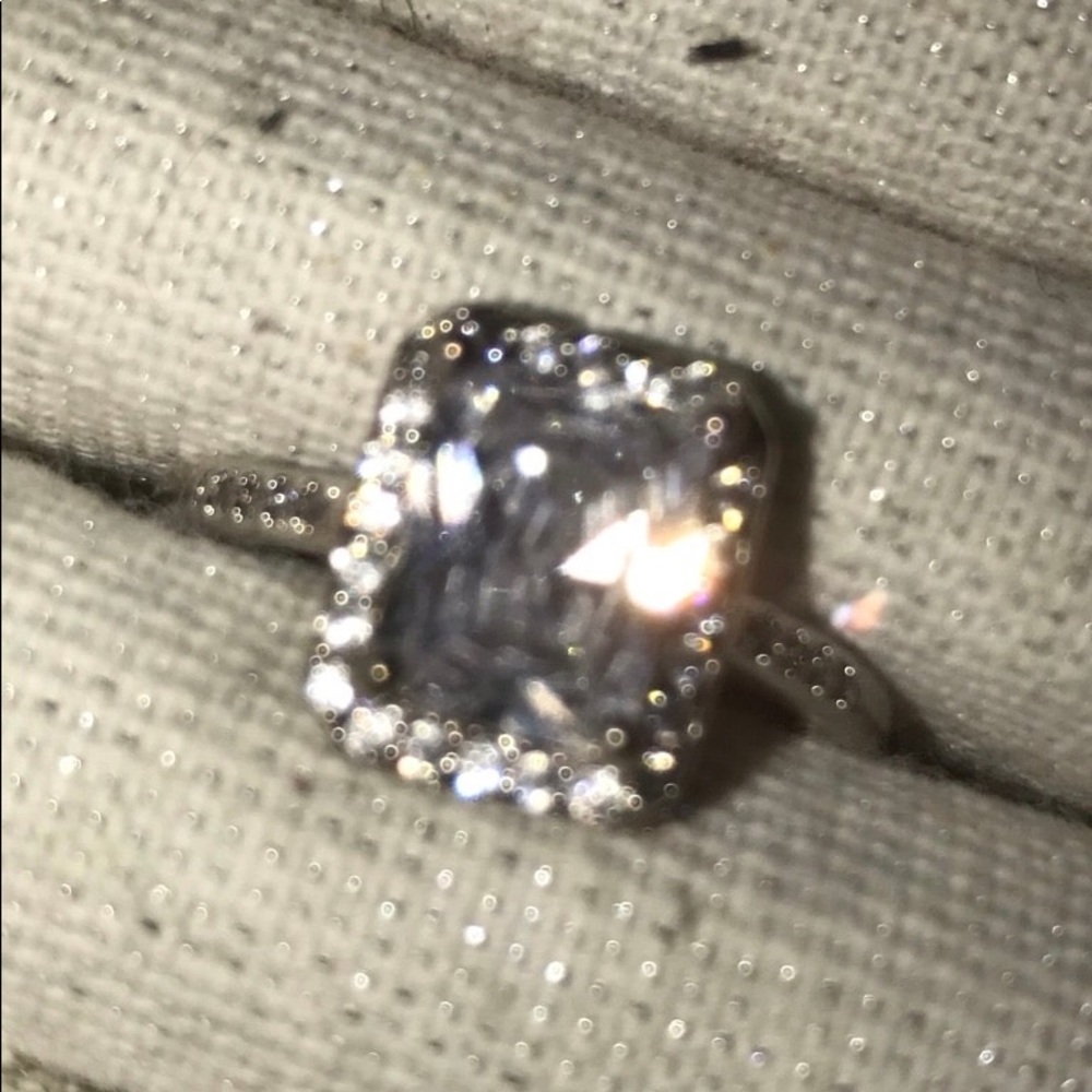 Ring - Picture 3 of 4